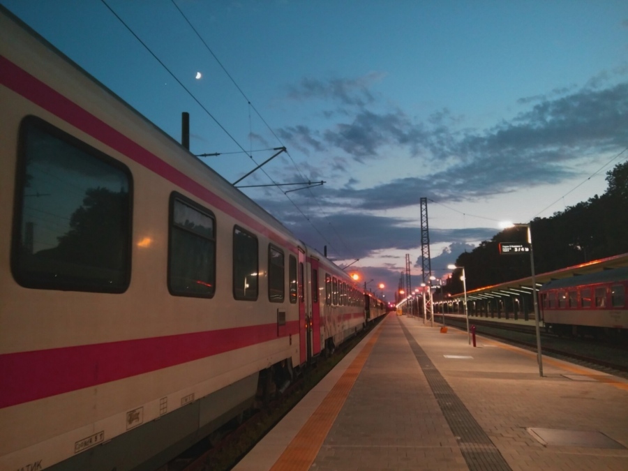 Допълнителен нощен влак ще пътува между София и Бургас до края на летния сезон